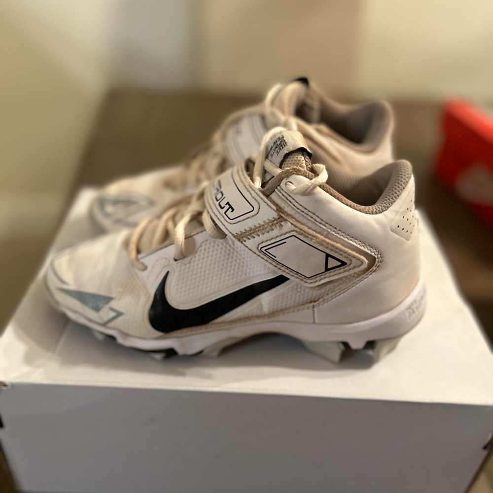 Nike Kids Fastflex Baseball cleats size 3y